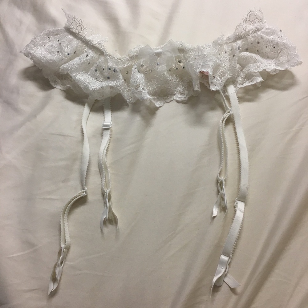 Victorias Secret Dream Angels Embellished Lace Ruffle Garter Belt M/L NWT Bridal